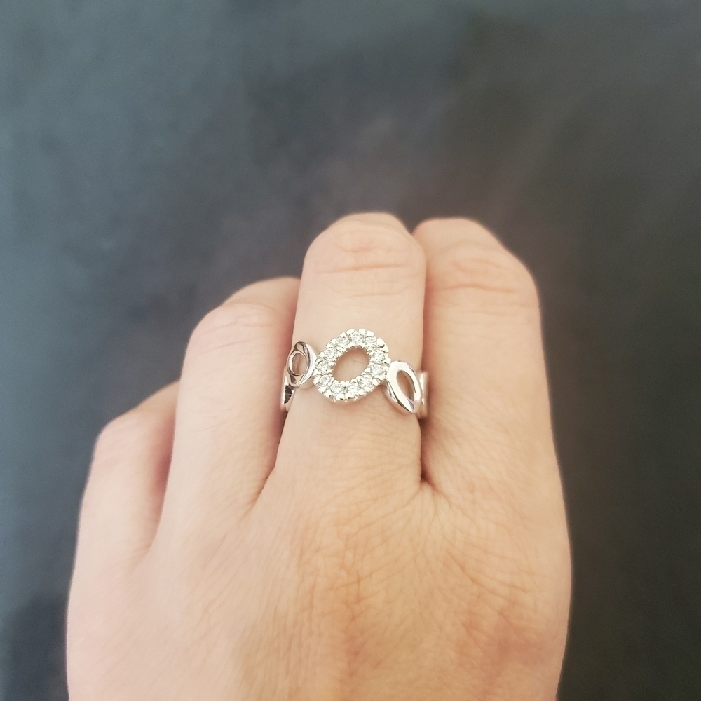 Silver Circle fashion ring with cubic zirconia